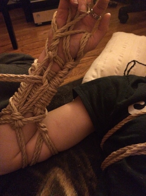 littlekitsuneandthebigbear:  Was playing Portal earlier and got attacked with rope 