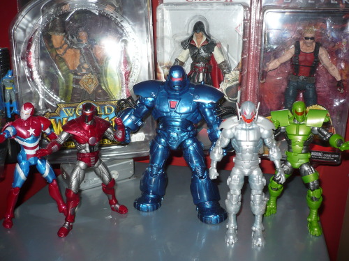 So I bought Ultron to complete my Iron Monger and suprisingly I love the figure. It looks really bla