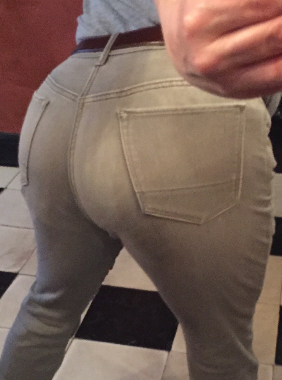 mista1992:  th21420:  dthair:  culograndisimo:  Big booty guys bouncing their huge