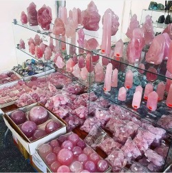 artisticlog: What would you do with all this rose quartz?? 😍❤️✨