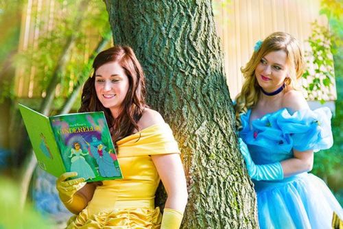 cuddleindiapers: refinery29: This couple dressed as Disney princesses for their engagement photos an