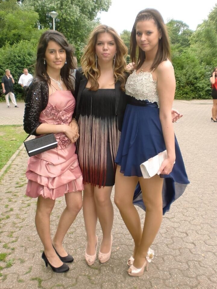 nl-pantyhose:  Amateurs in pantyhose 