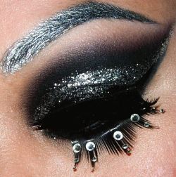 queenofblending:  ⚫️ tutorial - https://youtu.be/wy0GLsxcWVM • YouTube.com/QueenofBlendingMUA ⚫️    #tarte #urbandecay #glitterinjections #jordanacosmetics #sugarpill #makeup 