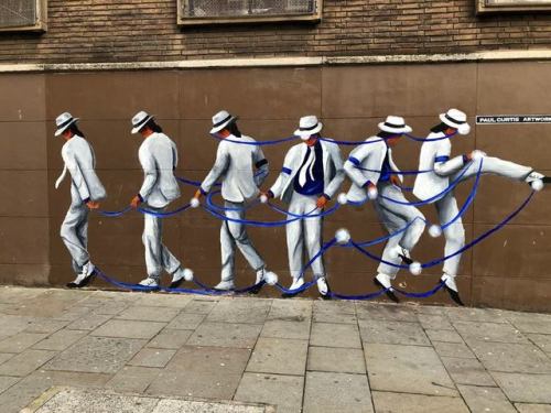 anneke-treasure:  Impresionante graffiti de Michael Jackson bailando “Smooth Criminal Moonwalk” en C