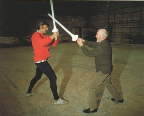 talesfromweirdland:David Prowse (Darth Vader) and Alec Guinness (Ben Kenobi) rehearsing their duel f