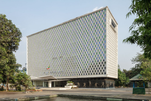  Today’s University of Medicine (1) was built in the 1950s as the Engineering College of Rangoon U