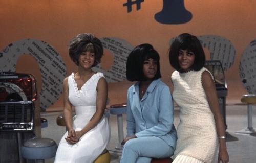 the supremes on hullabaloo, 1965