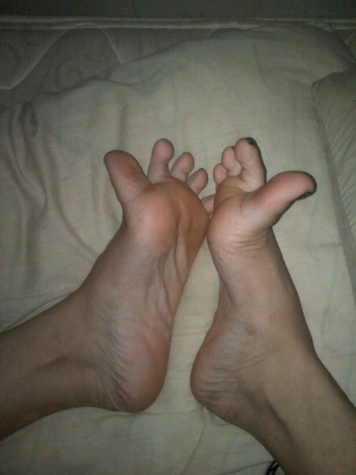 Another feet pic sent from dj0yp on ig. Sexy feet btw