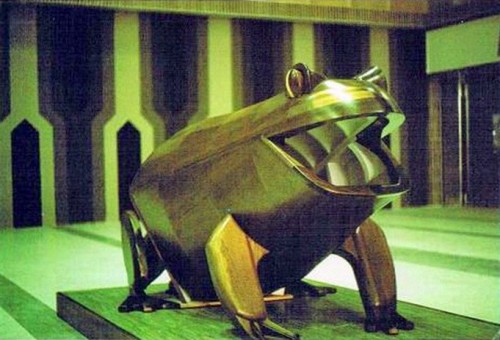 scavengedluxury:Broadmarsh Centre , Nottingham, 1973 - The Wooden Frog.