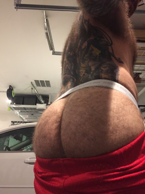otterify:  furrynakedboy:  Furry Boy / Pup Sleeves  Boy showing his hairy muscle ass to sir