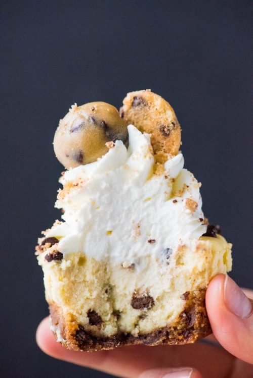 sweetoothgirl:Mini Chocolate Chip Cookie Dough Cheesecakes