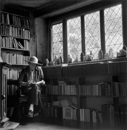 gnossienne:sangfroidwoolf:Vita Sackville-West reading at Sissinghurst Castle, date unknown.