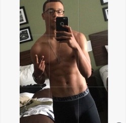 trvllniggabait2:  Remember bae from my old blog? 👁😘