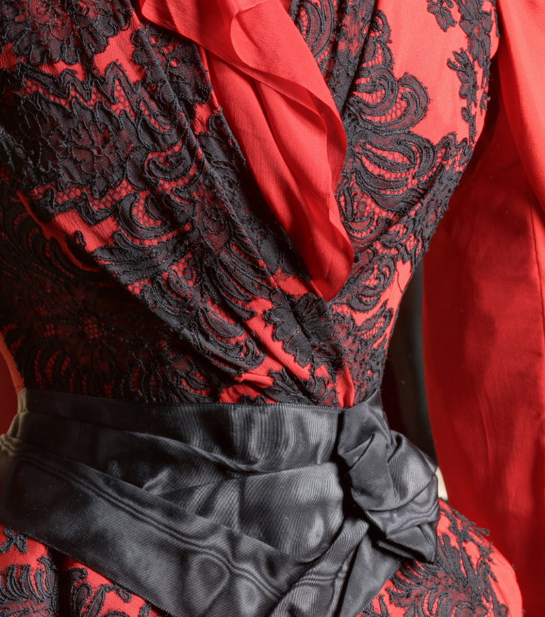 teatimeatwinterpalace:   Dress of Empress Maria Feodorovna, 1888. © The State Hermitage