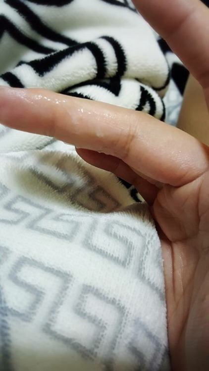 fuckbitch345678: 這天氣真熱 自己來一下