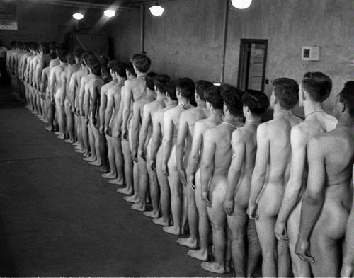 The queue for the Public Salon can be quite long. Today there are only eight women