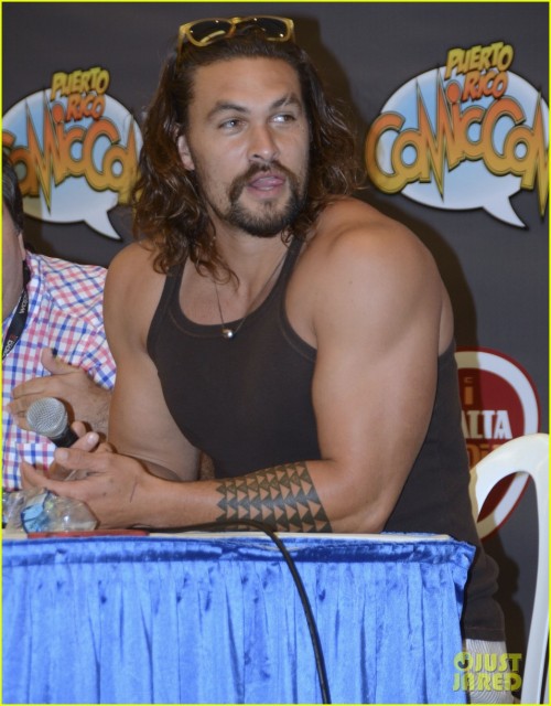jason-the-best-momoa:  Jason Momoa wears a tank top to greet fans at Puerto Rico Comic-Con held at the Puerto Rico Convention Center on Sunday afternoon (May 24) in San Juan, Puerto Rico.The 35-year-old actor’s muscles looked seriously outta control