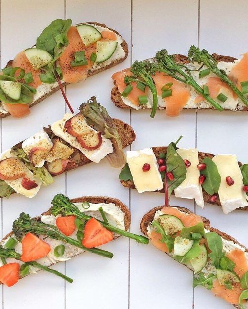 More #ToastGoals!! Sourdough bread variations from @carpe_deli. Toppings include cream cheese, brie,