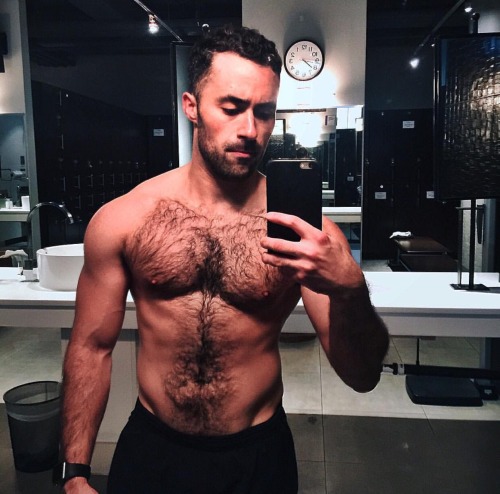 insta-hunk:  Instagram: @theqahwa