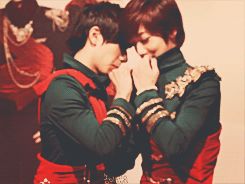 mochiilover:    Boyfriend OTPs :  ↳ Minwoo looking at Kwangmin’s chest(?) 