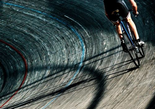 laicepssieinna:  parallegara:  Ride everyday.  Vive le Velo!