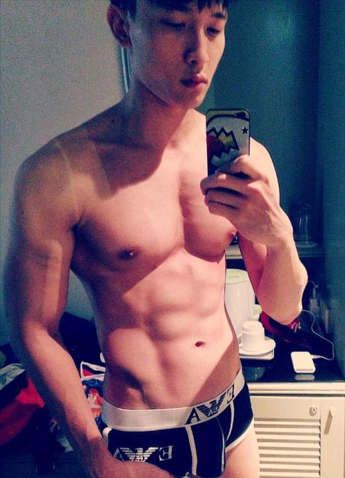 instaguys:  Guys with iPhones Source: gwip.me adult photos