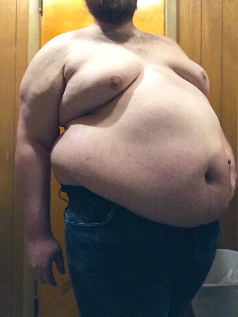 tymorrowland:  there’s just something so damn sexy about a big ole belly spilling
