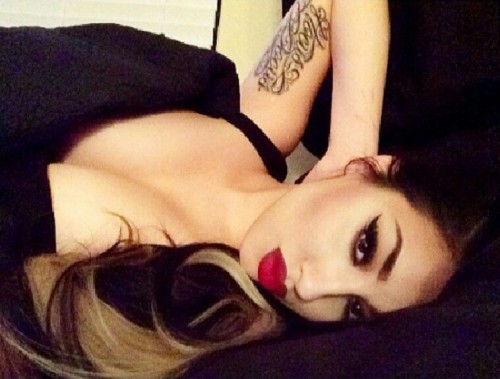 tattooedmafia:  Hello… http://deep-red-lipstick.tumblr.com/