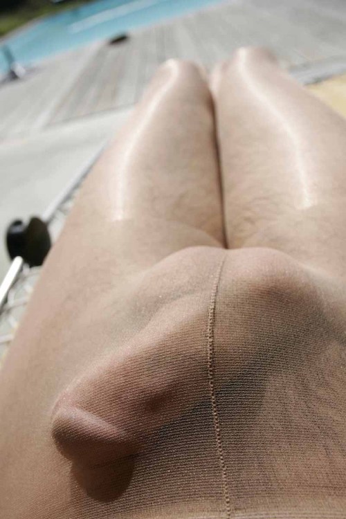 teasingnylon:One moment!Mmmmmmm