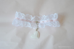 littlepinkkittenshop:  Just two different garters I made for fun one day. Available in my shop. x 