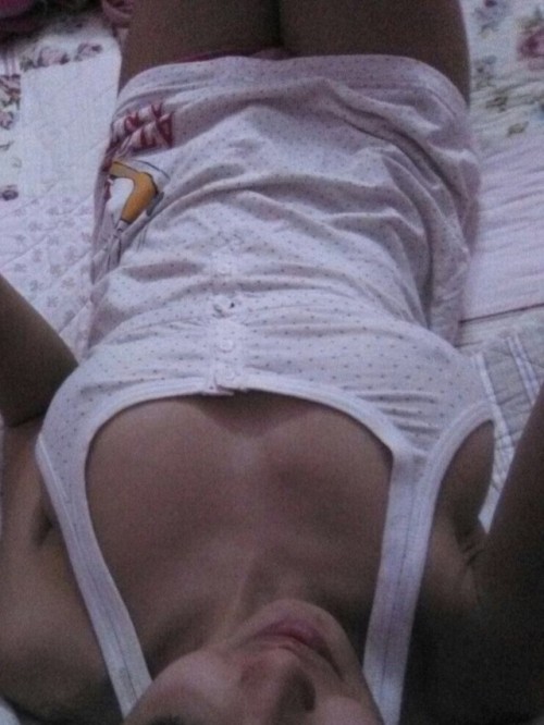 cl0thes-0ff:  Reblog and I will show you more ;)