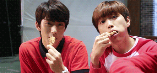 orange-sandeul:  All I wanted now is to eat chicken 