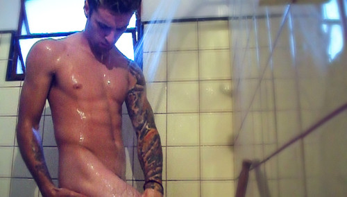 peterluvr:  dudes-exposed:  Tattoos & Muscles. Just how I like em.  ;) http://www.dudesexposed.com/photosets-54/  Peterluvr.tumblr.com is a great page to follow if you like em hot! 