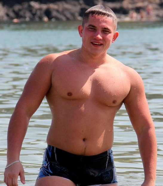 puffys-tickle-gigglegaz:  272gold: A young Russian’s bulk-cut cycle.  Mmm, help