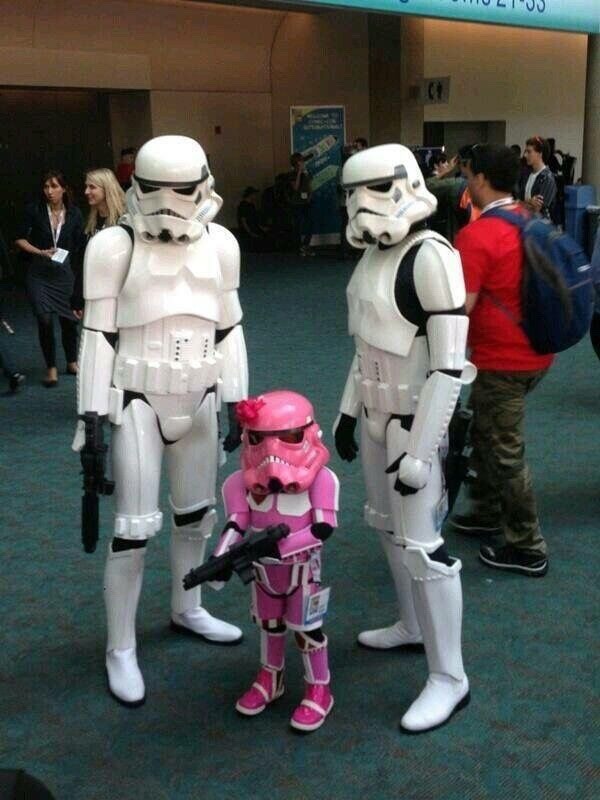 edensmidian:  petite-rebelle:    Bet they miss her when she goes off to school 