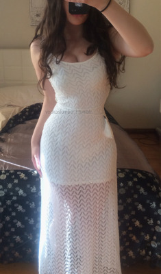 master-of-porn:  vodkaslumber:  I went out for brunch the other day and only just realised that my dress was a little see-through.  Wow she’s rocking that dress