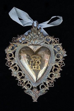 oldmoonlullaby:Italian Silverplated Antique Sacred Hearts. 