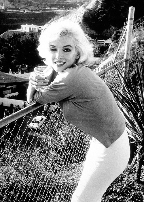 XXX missmonroes:  Marilyn Monroe photographed photo