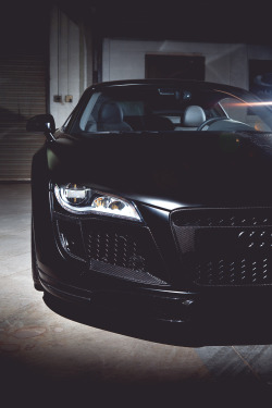 miamivibe:  Black R8 / Photographer