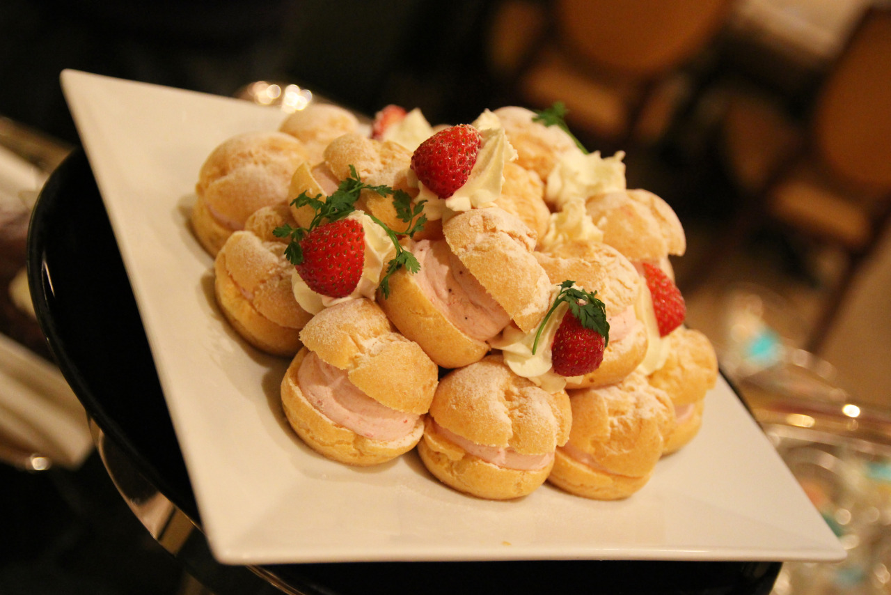 icecreamlucy:  Tokyo Disneyland Hotel : Sherwoodgarden Restaurant 