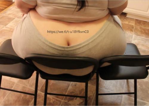 palmfeeder:  palmfeeder:  onemorebite3:  Where’s this Reddit page?!   Love big butts that need more than 1 chair for support!   Time to reblog these widelods