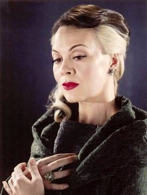 RIP Helen McCrory. ???? She was an amazing actress and we lost her too soon. My condolences are with her friends and 