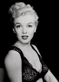 missmonroes:  Marilyn Monroe photographed by Ed Clark, 1950. 