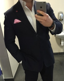 kitteninlouboutins:kiltypleasures:Today’s Suit - Meetings all day in the CityMMmmmm sooooo sexy!I have no words. Wow