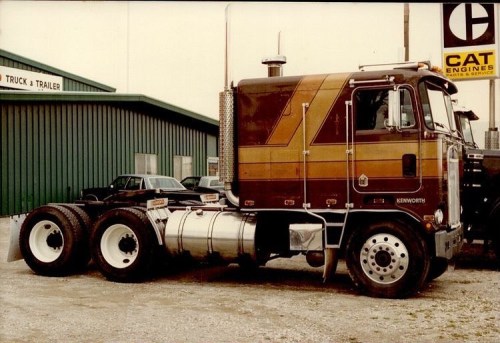 #sideshotsunday #sideshot #tractortrailer #trucknation #truckdriverlife #sideshotsaturday #cdl #truc