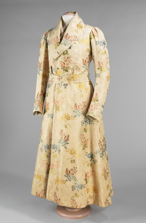 lesmiserablesfashions:Banyan and matching waistcoat, pictured with shoes, cravat, and cap c. 1830 [x