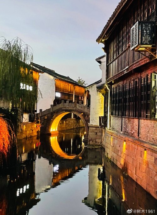 fuckyeahchinesegarden:月河古镇 yuehe guzhen/moon river old town, jiaxing, zhejiang province by 树木1961