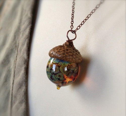 sosuperawesome:  Glass acorn necklaces by BullseyeBeads 