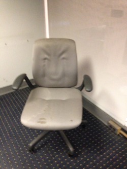 english-tier:  I WENT UPSTAIRS TO FIND THE BATHROOM IN MY DADS JOB AND FOUND THIS FUCKING CHAIR ARE YOU KDDING 
