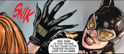 zachpool: Oooo Gothtopia Catwoman is the jealous type.